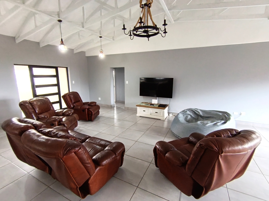 4 Bedroom Property for Sale in Wavecrest Eastern Cape